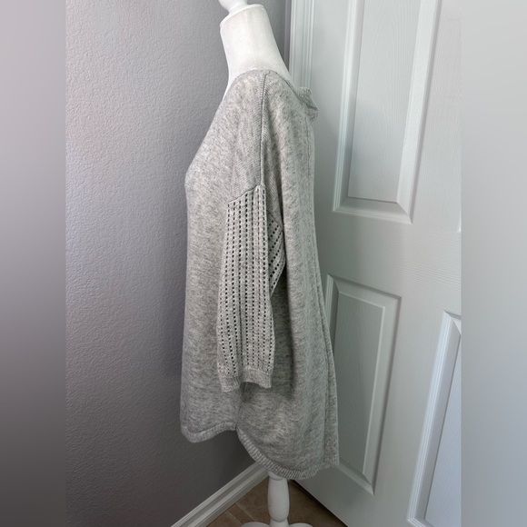 Torrid Pointelle Pull Over V Neck 3/4 Sleeve Top - Picture 3 of 7